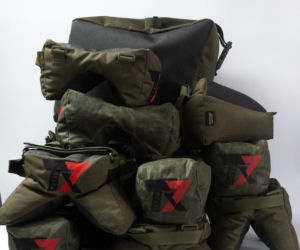 Haitański Krawiec szyje świetne worki strzeleckie