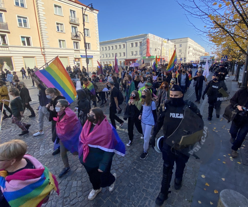 Białystok: II Marsz Równości. Tęczowe flagi i gigantyczne emocje