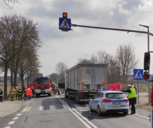 Wypadek w Korytnicy: na DK 12 TIR zderzył się z traktorem