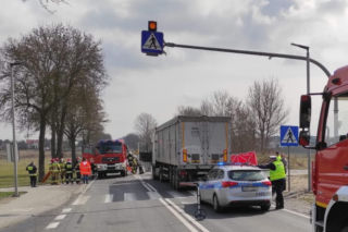DK12: Śmiertelny wypadek TIR-a z traktorem w Korytnicy. Mężczyzna ZMIAŻDŻONY przez maszynę [FOTO+NOWE FAKTY]