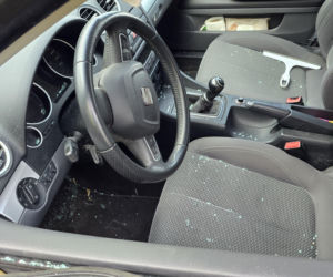 Kolizja na DK12 koło Leszna. Pojazdy omal nie wpadły do rowu