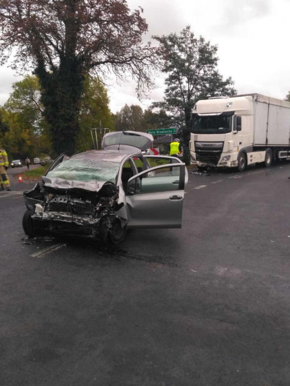 Śmiertelny wypadek pod Pajęcznem. Kierująca toyota i jej pasażer nie żyją [ZDJĘCIA]
