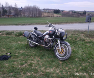 Kowalowa. Groźny wypadek motocyklisty. Jego pasażerka ma złamany kręgosłup