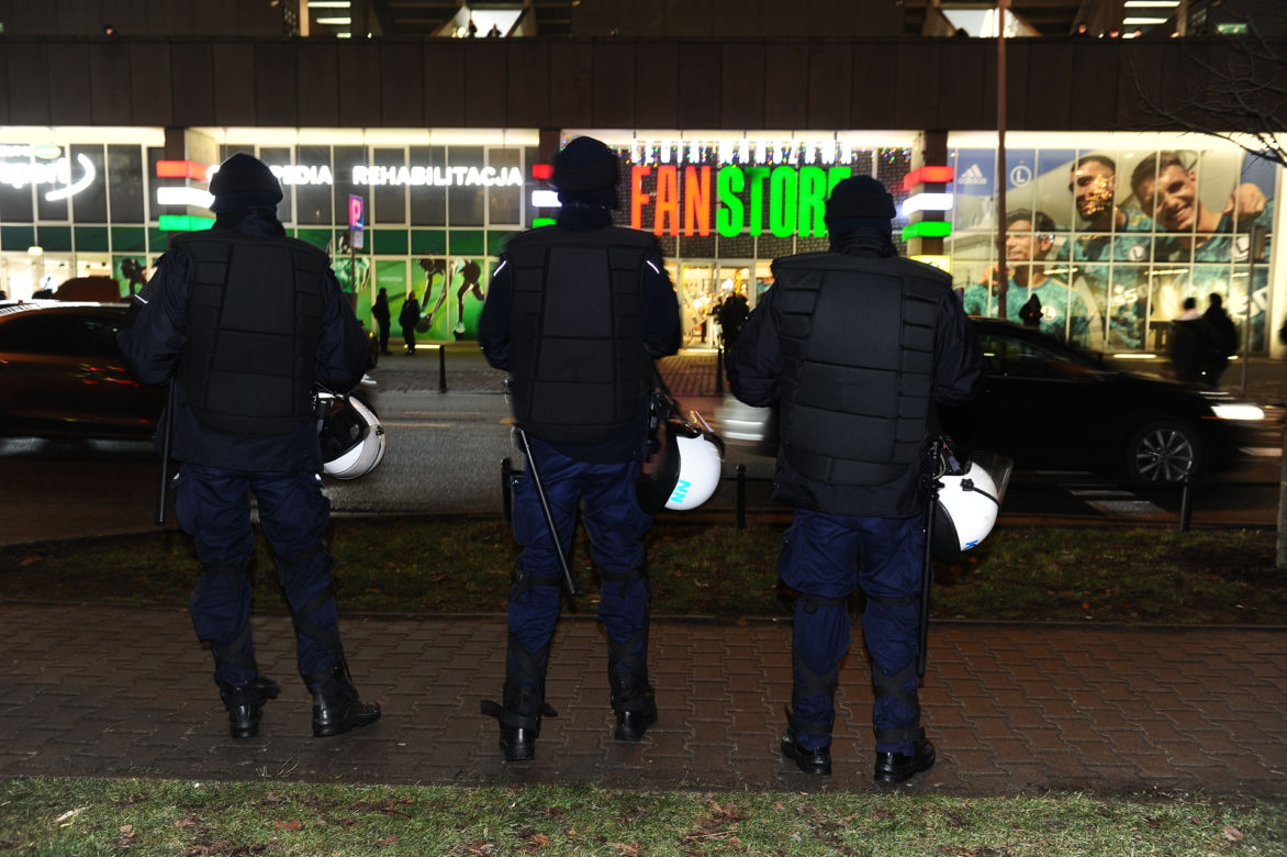 Policja obstawia mecz Legia - Zagłębie