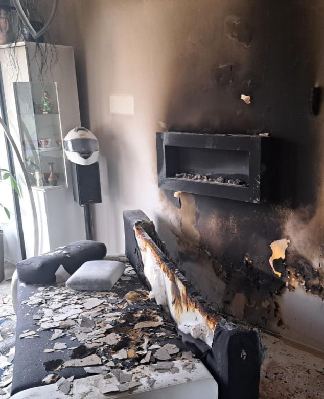 Policjanci uratowali seniorów z płonącego budynku