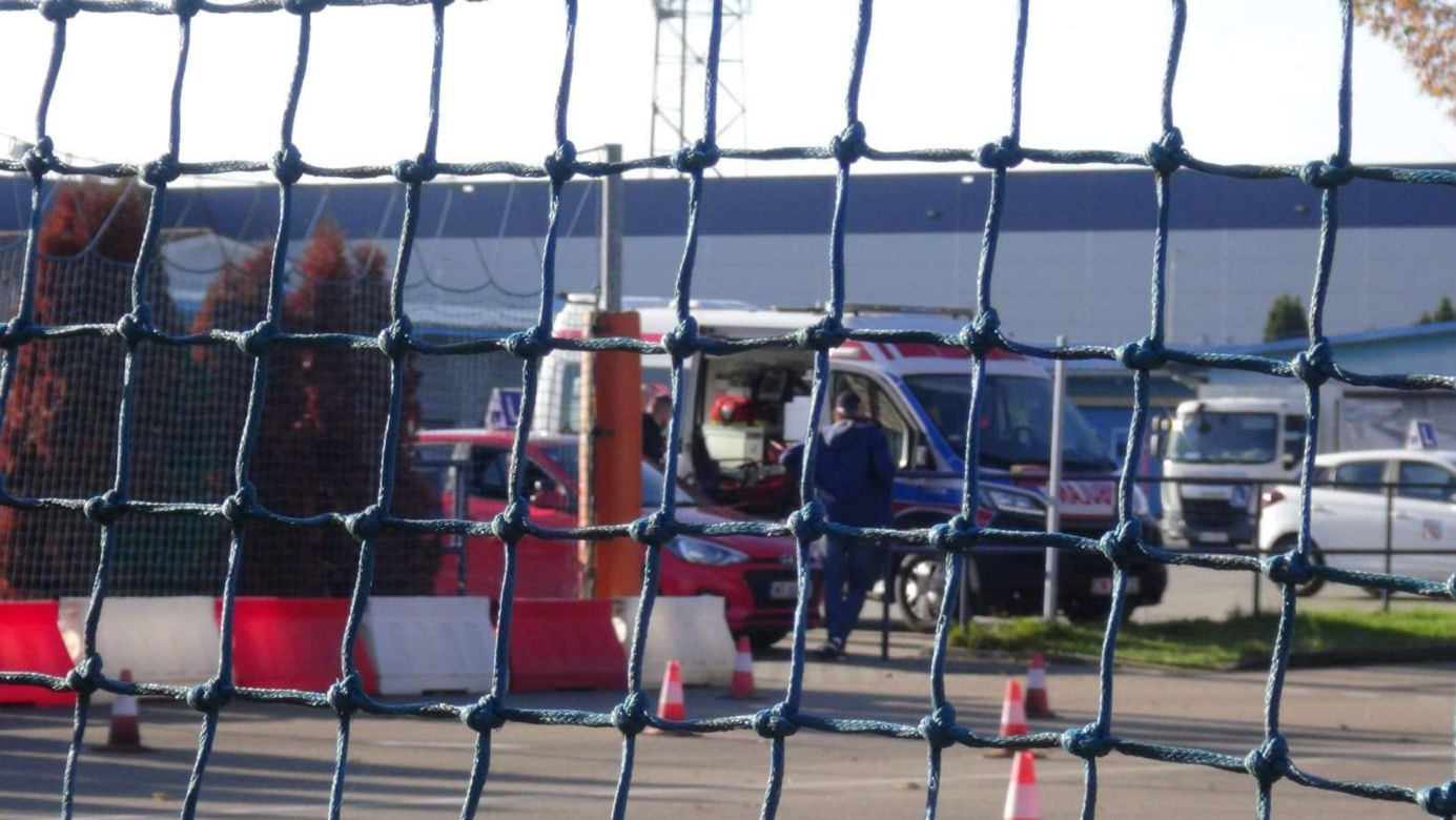 Wypadek motocyklisty podczas egzaminu na prawo jazdy. Służby interweniowały w WORD w Warszawie