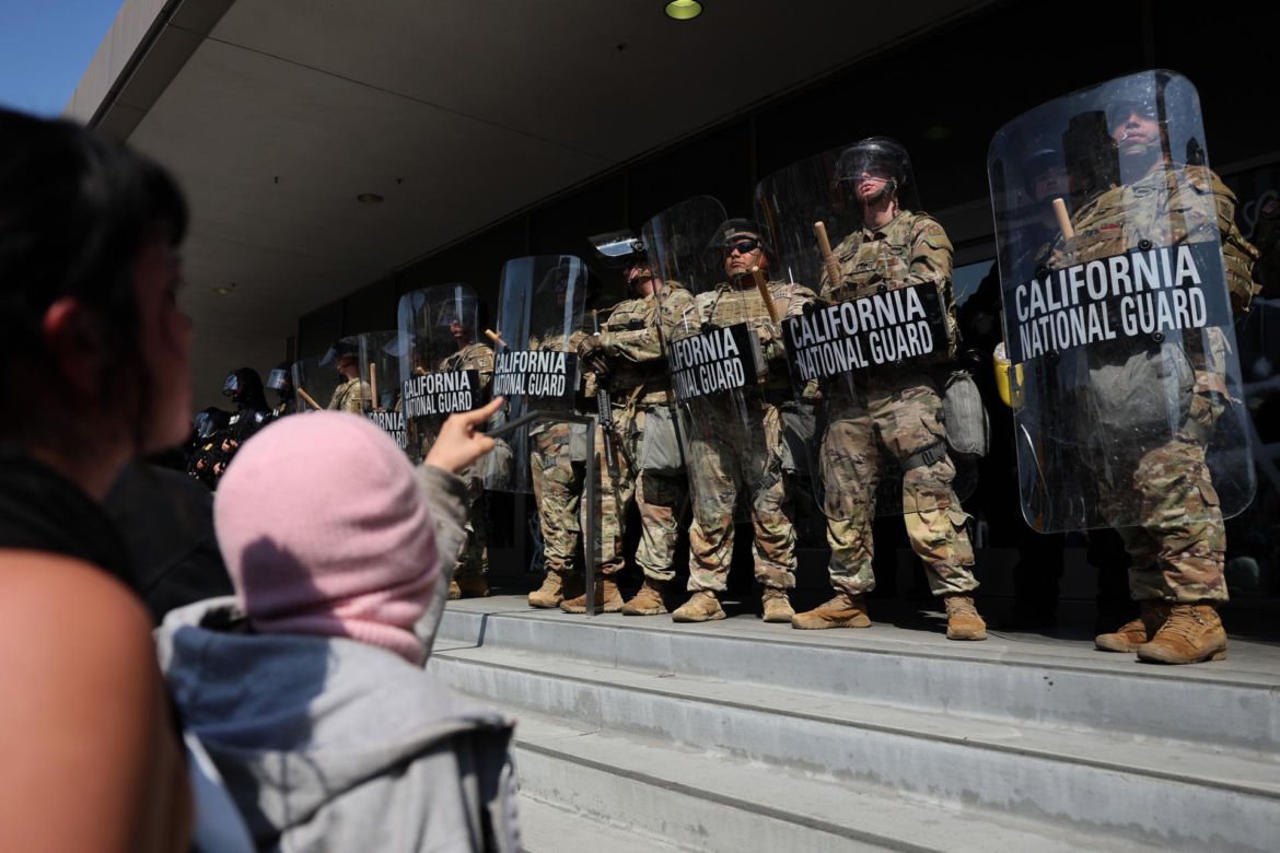 Protesty w Los Angeles coraz silniejsze. Emocje podsycają fałszywe zdjęcia i teorie spiskowe