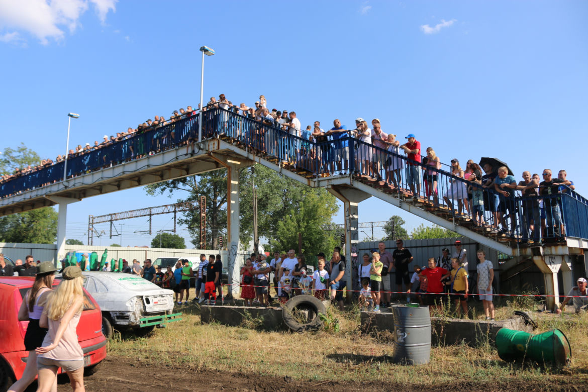 Charytatywny Wrak Race. Andrzej z Plutycz i Adam Kraśko zbierali pieniądze dla chorej Dominiki