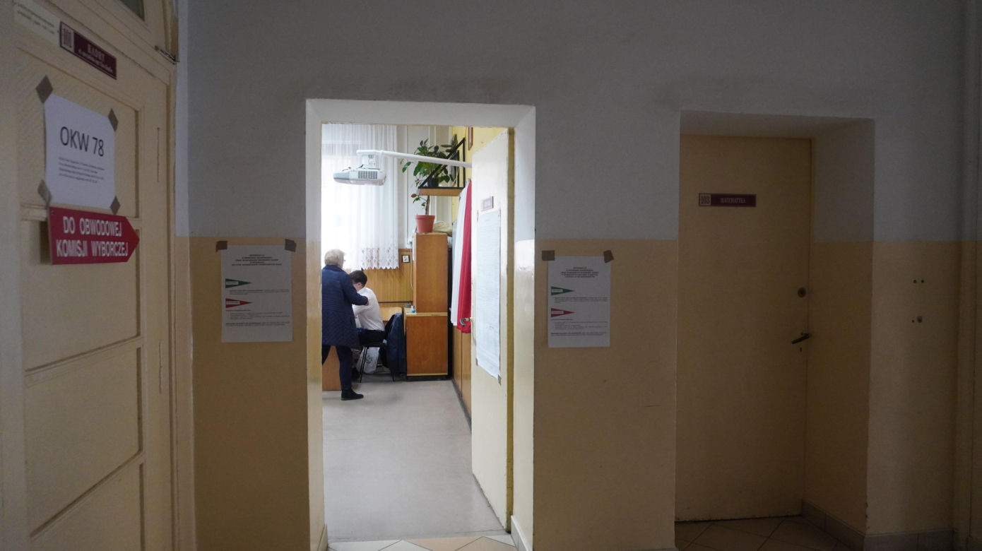 Wybory samorządowe 2024. Olsztynianie ruszyli do urn. Zobacz zdjęcia