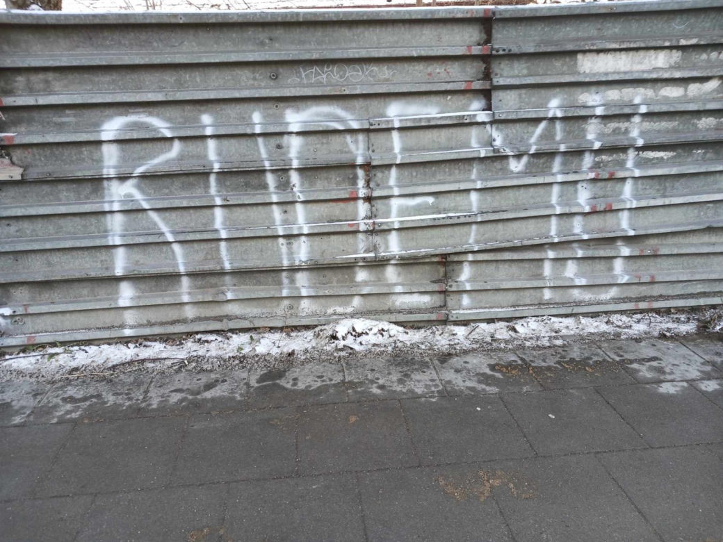 Graffiti z błędem ortograficznym