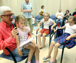 Żołnierze i gwiazdy odwiedzili małych pacjentów