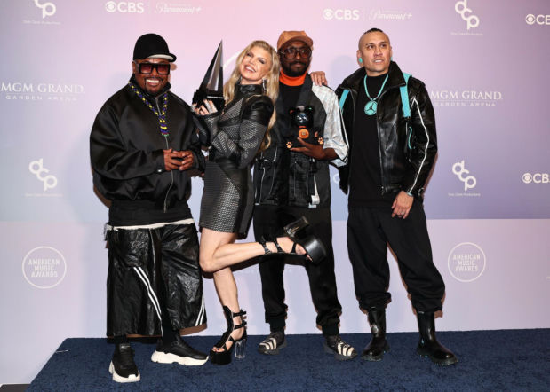 Zaskakujący widok na gali AMA 2026. Fergie i muzycy Black Eyed Peas znowu razem!