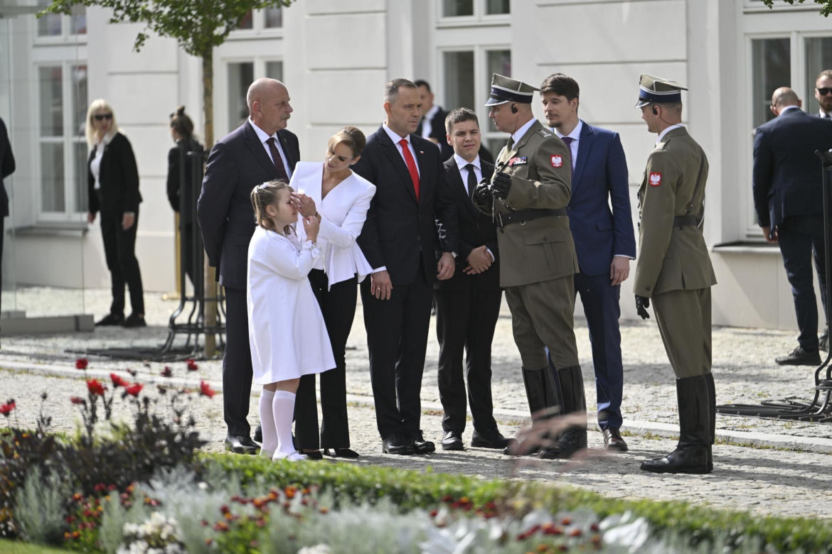 Kasia Nawrocka na biało czekała na rodziców 