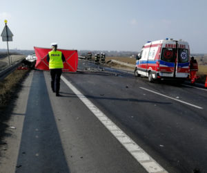 Tragiczny wypadek na obwodnicy Świecia. Ciężarówka spadła z wiaduktu i stanęła w płomieniach. Jedna osoba nie żyje! [ZDJĘCIA]