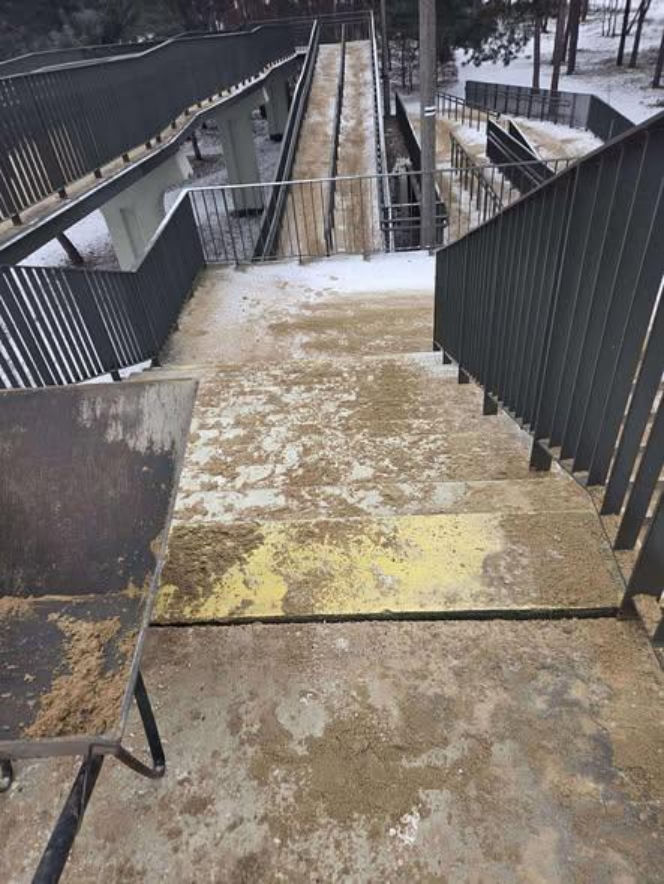 Szklanka na drogach i chodnikach. Bydgoszcz i region sparaliżowane przez marznący deszcz!