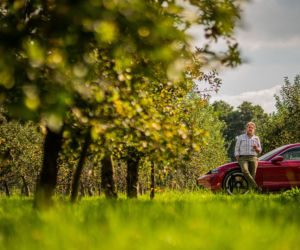 Wojciech Modest Amaro jeździ nowym Porsche Taycan