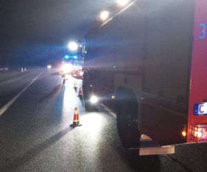 Poważny wypadek w gminie Obrowo koło Torunia. Auto dachowało