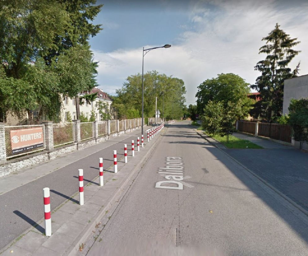 Wstrząsająca śmierć na Woli! Mężczyzna zmarł na środku drogi