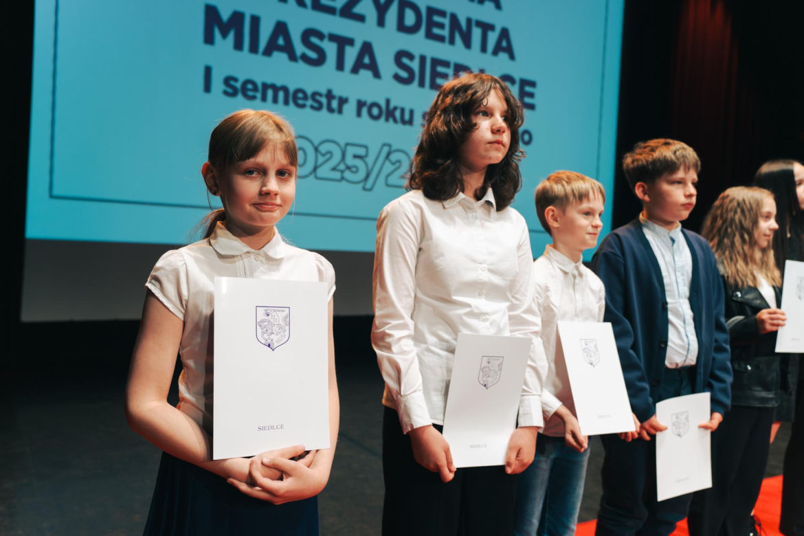 Najzdolniejsi uczniowie odebrali stypendia Prezydenta Miasta Siedlce