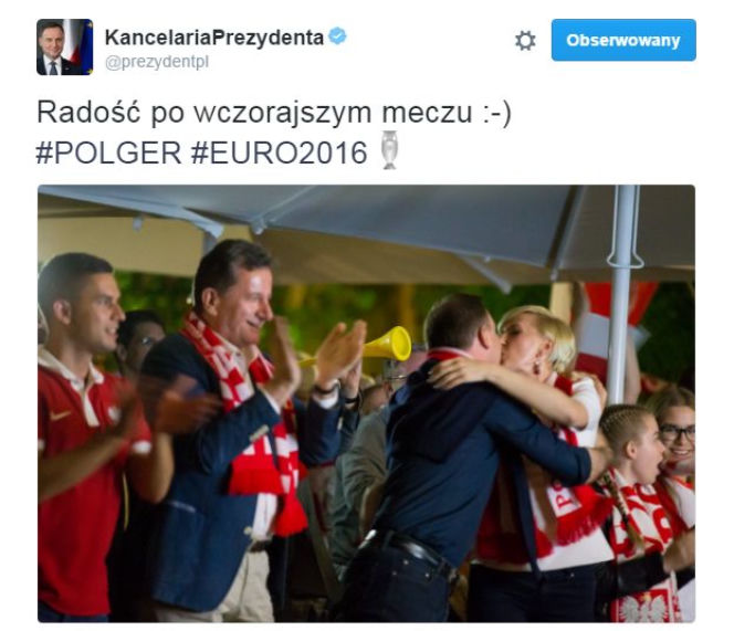 Tak prezydent CAŁUJE pierwsza damę po remisie z Niemcami