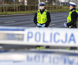 Policja kontrolowała czy toruńscy kierowcy respektują obowiązek noszenia maseczek