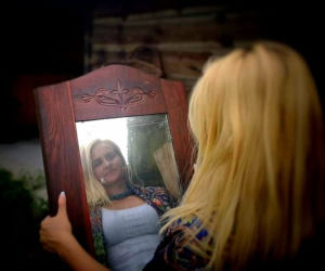 Marzenia trzeba realizować. Monika Dygas realizuje je krok po kroku. Chata Szeptuchy już stoi