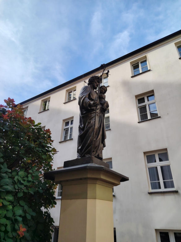 Ten zabytkowy budynek na Wilczej kryje niezwykłą historię. Właśnie trafił do rejestru!