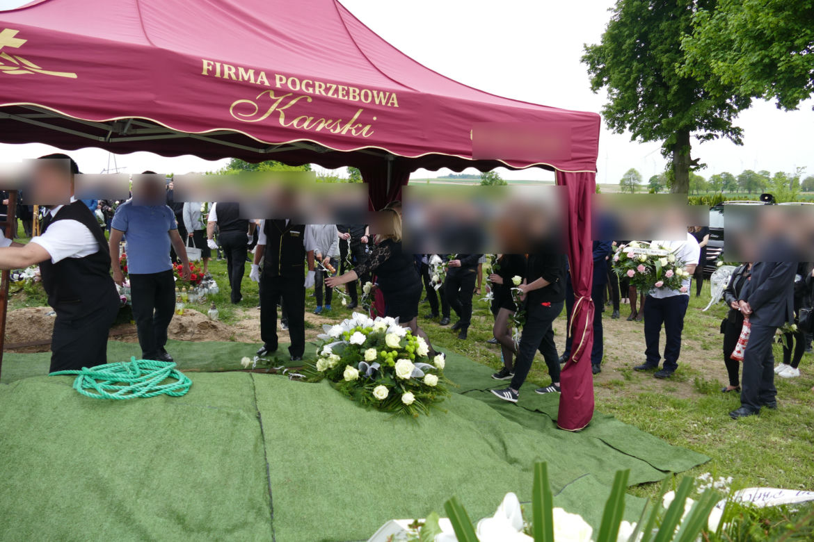 Zginęłaś, jak ścięty kwiat. Pogrzeb Oliwii zamordowanej w domu dziecka