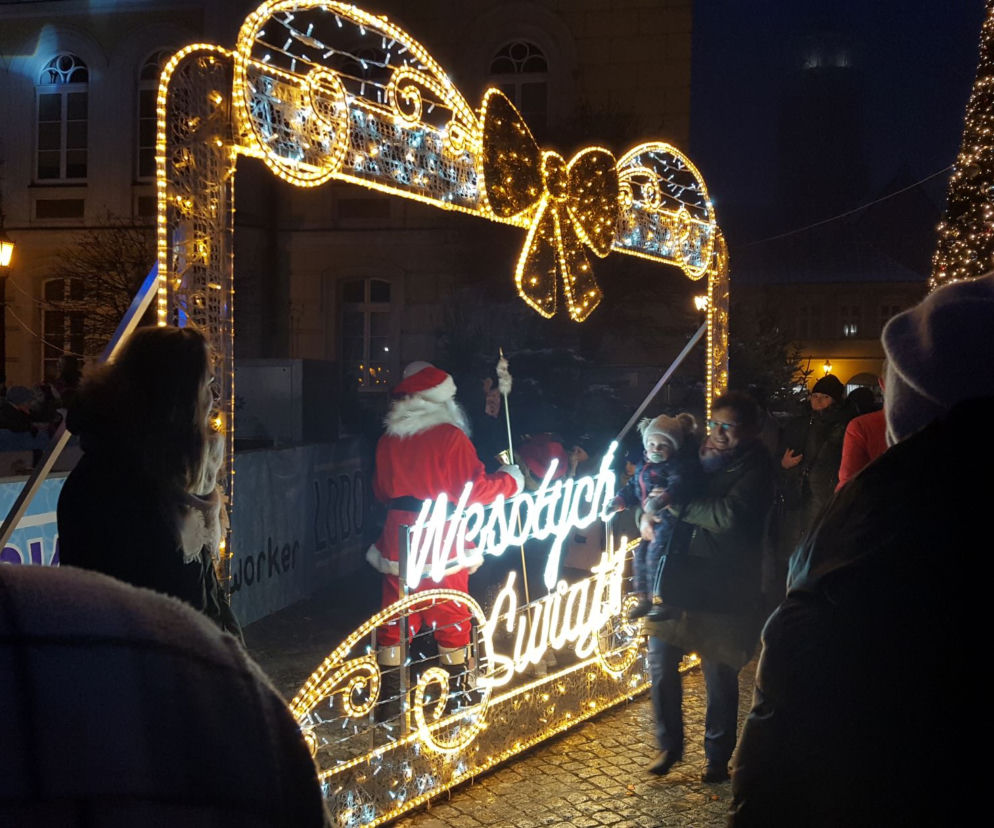 Tłumy na otwarciu lodowiska we Wschowie