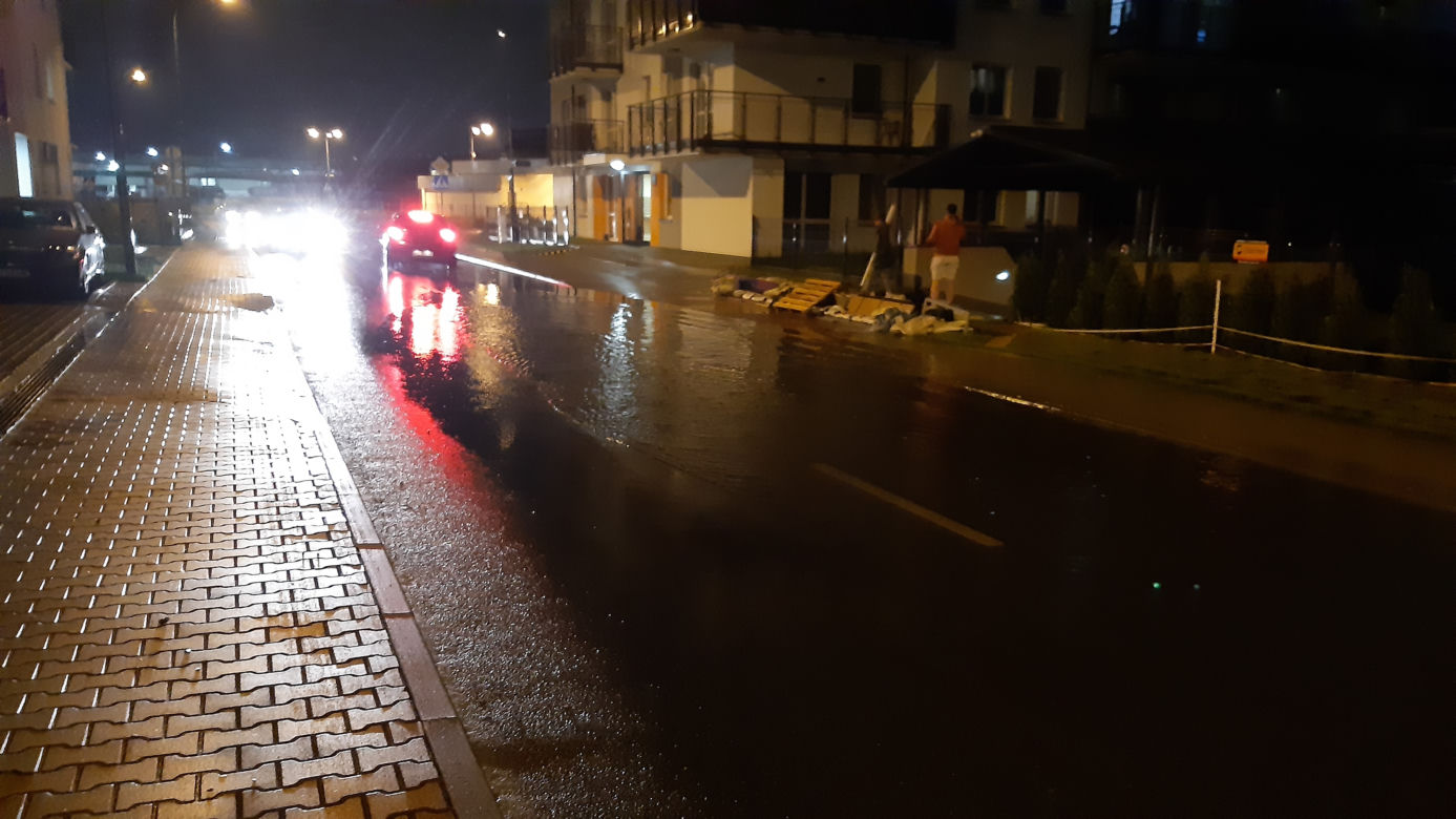 Zalana ulica Daniszewska w Warszawie