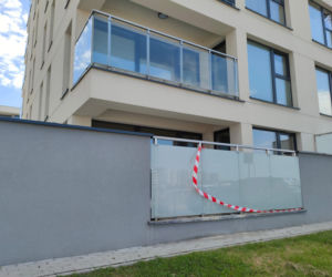 Łomża. 4-latka spadła z piątego piętra. Matka spała w mieszkaniu