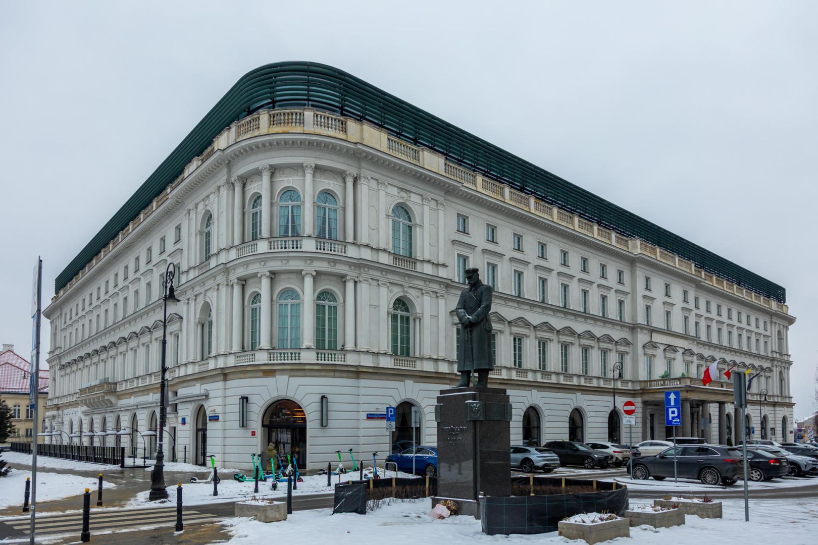 Hotel Europejski działa obecnie pod nazwą Raffles Europejski Warsaw