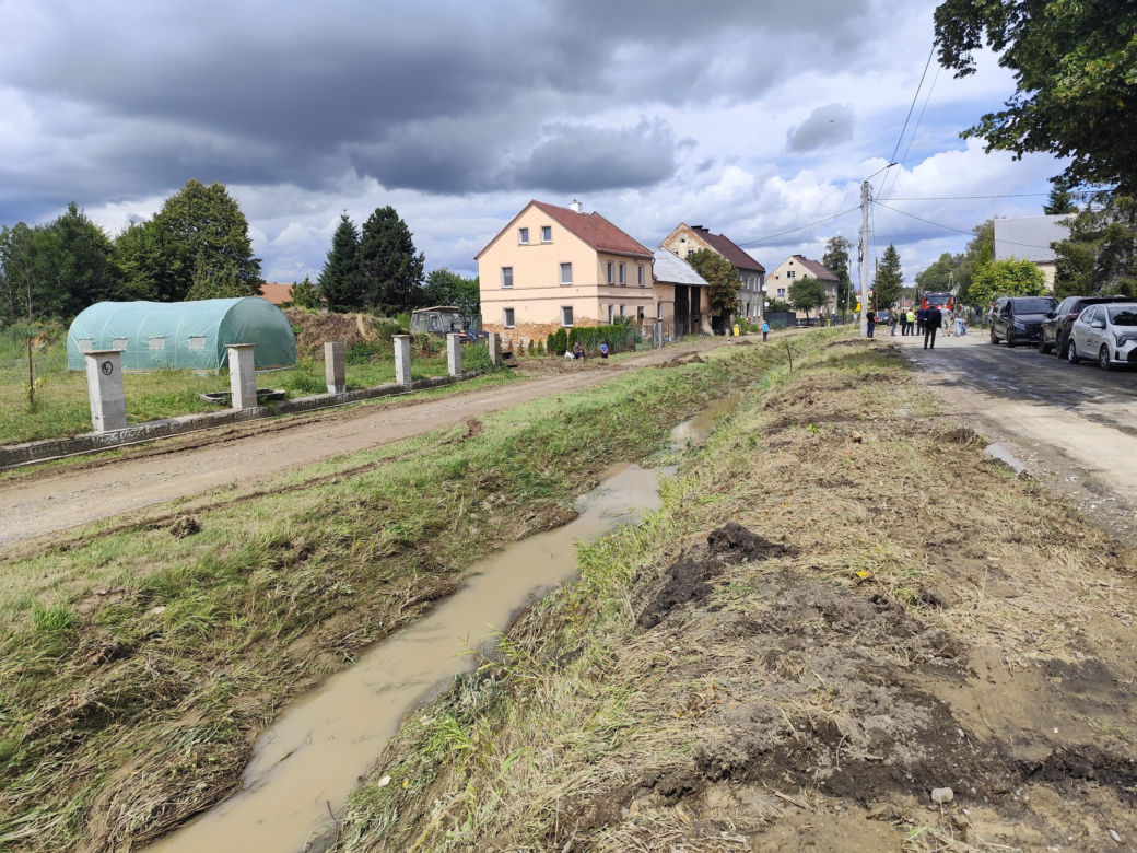 Głuchołazy dzień po nawałnicy. Mieszkańcy wściekli: "To, co podają w TV to lipa!"