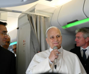 Konferencja papieska w samolocie w podróży do Algierii
