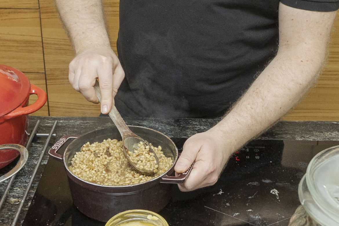 Paweł Kowal. Mistrz kaszotto z grzybami