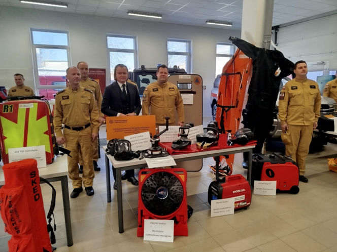 Nowy sprzęt trafi do strażaków z Siedlec, Łosic, Makowa Mazowieckiego, Ostrołęki, Ostrowi Mazowieckiej, Pułtuska, Sokołowa Podlaskiego, Węgrowa i Wyszkowa