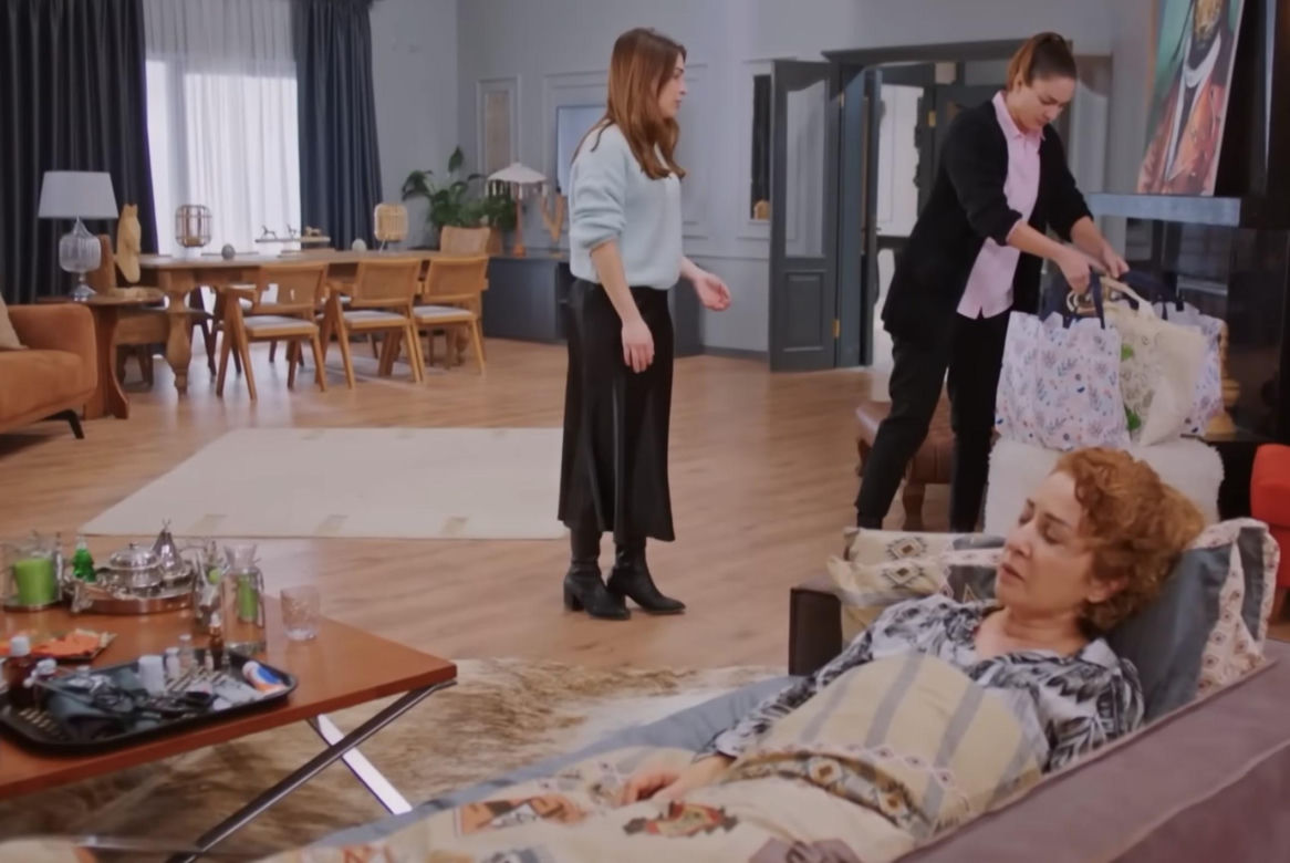 Miłość i nadzieja, odcinek 327. Yildiz, Sila, Hulya