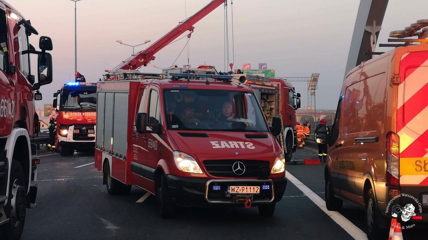 Wypadek na S8, TIR wjechał w drogowców