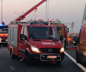 Wypadek na S8, TIR wjechał w drogowców