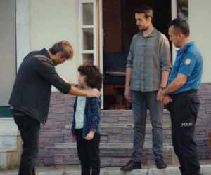 Dziedzictwo, odcinek 891: Nana i Nazli uciekają z rąk Trucizny, a Ayse traci przytomność po przyjęciu niewłaściwych leków