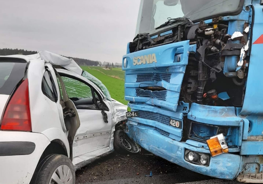 Koszmarny wypadek pod Makowem Mazowieckim! 2-latek z citroena zabrany przez śmigłowiec [ZDJĘCIA]
