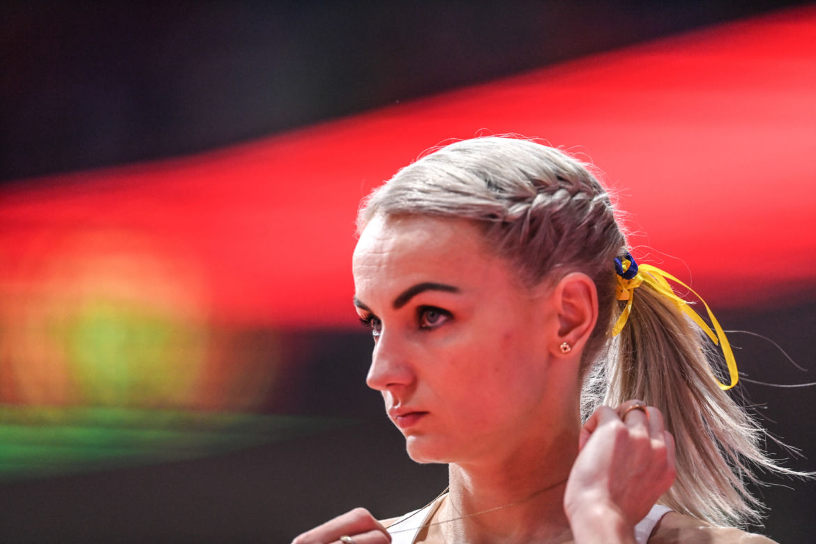 Justyna Święty-Ersetic ze wstążką w barwach Ukrainy
