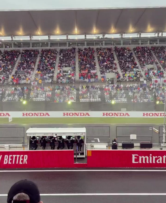 Bartosz Kurek z żoną na wyścigu F1 w Japonii