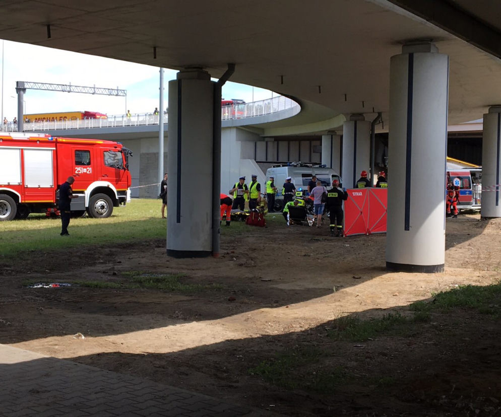 Autobus wypadł z wiaduktu. Są ranni i ofiary śmiertelne