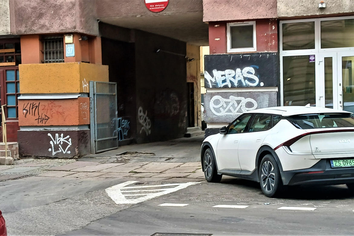 Pseudografficiarze na osiedlowym festynie