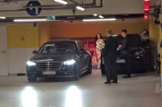 Justyna Steczkowska przemyka po parkingu w otoczeniu ochroniarzy