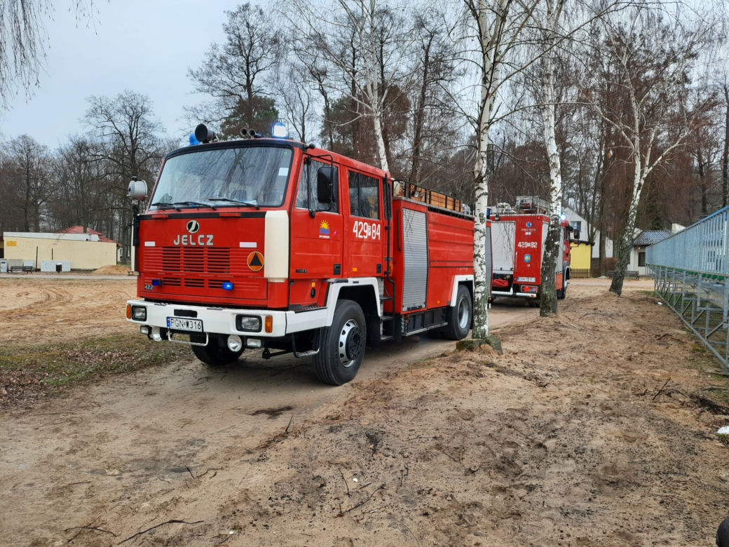 Dramatyczna akcja nad jeziorem w Skorzęcinie! Heroiczna walka o życie nurka