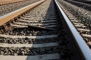 Maszynista uniknął tragedii w Łódzkiem. Co naprawdę wydarzyło się na torach?