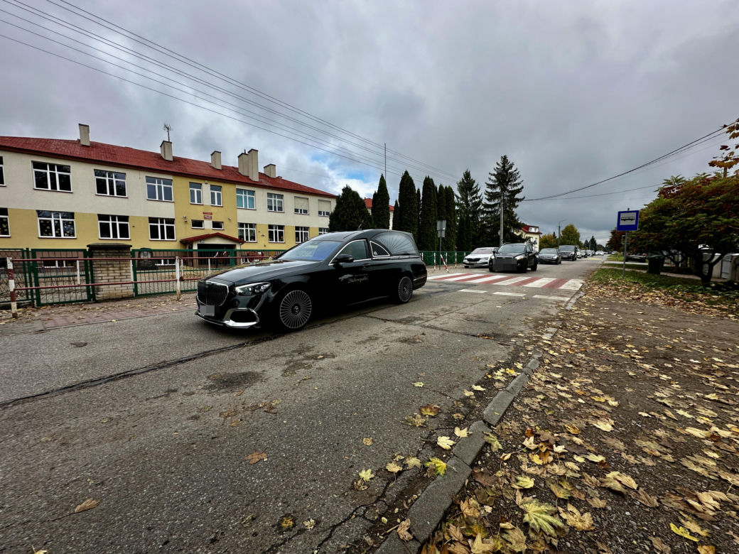 Woźna zginęła w szkole z rąk 15-latka. Bliscy pożegnali Darię. "Oddała życie za innych"