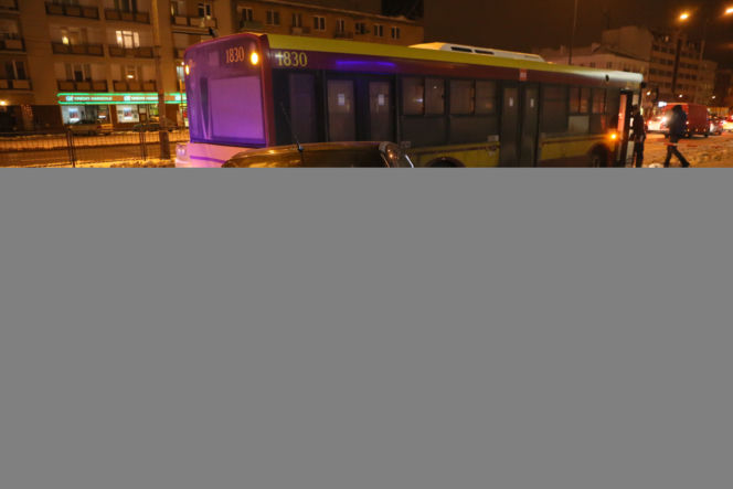 Kierowca wjechał w przystanek Warszawa